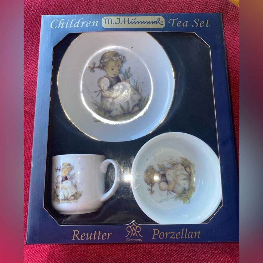 Reutter Porzellan M.J. Hummel Children Tea Set - White with Gold Trim